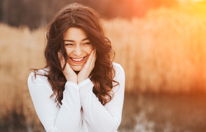 Need to straighten and whiten you smile quickly? Five advantages of dental veneers with Spa Dental