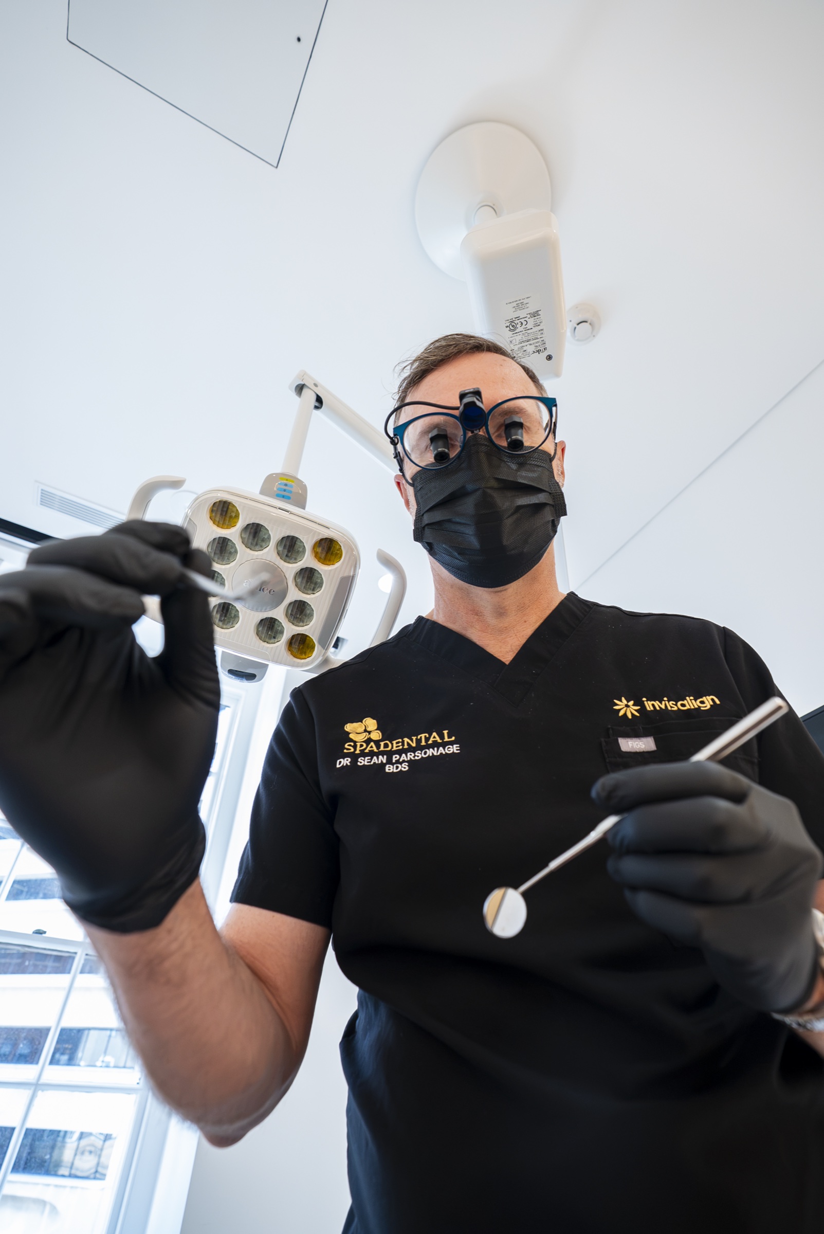A wisdom teeth assessment with a scan on screen at Spa Dental Sydney CBD
